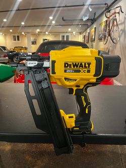DeWalt 20v MAX XR Brushless 21 Gauge Plastic Collated Framing Nailer