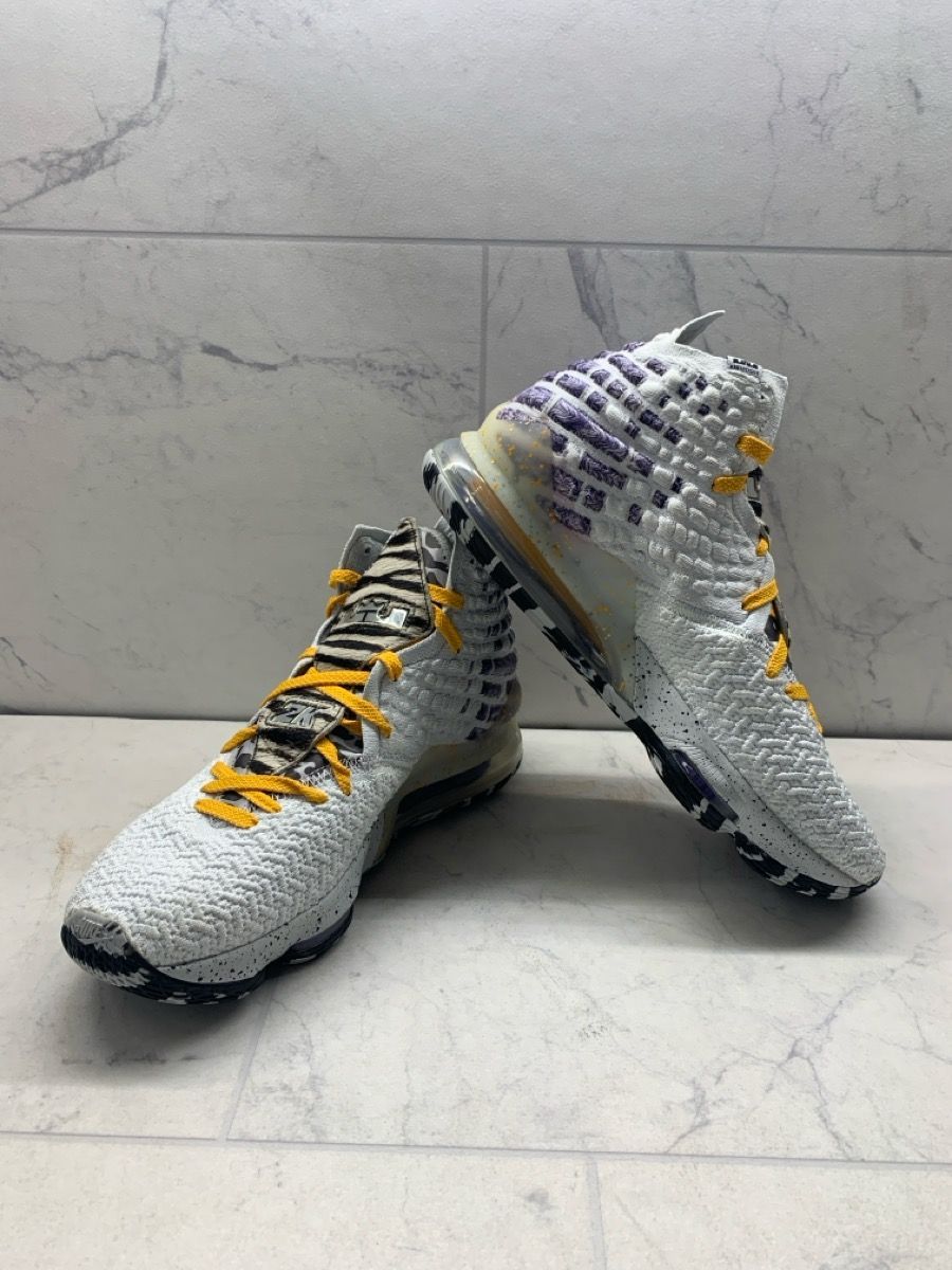 NIKE LEBRON 17 BRON 2K PLAYOFFS, SIZE 10.5, NO BOX, BQ3177-101 (PO1016232)