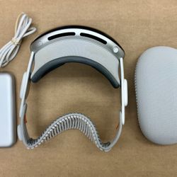 Apple Vision Pro Virtual Reality 512 GB Storage Memory Headset VR Spatial Computer 1st Gen Augmented Dual Micro-OLED iOS Apps iCloud Entertainment