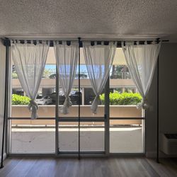 No Drilling Curtain Rod With Curtain