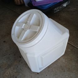 Vault Dog/pet Food Storage 
