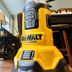 Like NEW, DCLO70,Bluetooth Tall Work Light, With Battery Built —In Charger.,very Powerful Work Light &