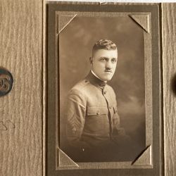 Vintage WWI WW1 US soldier photo and collar discs disks Trade For other Military items