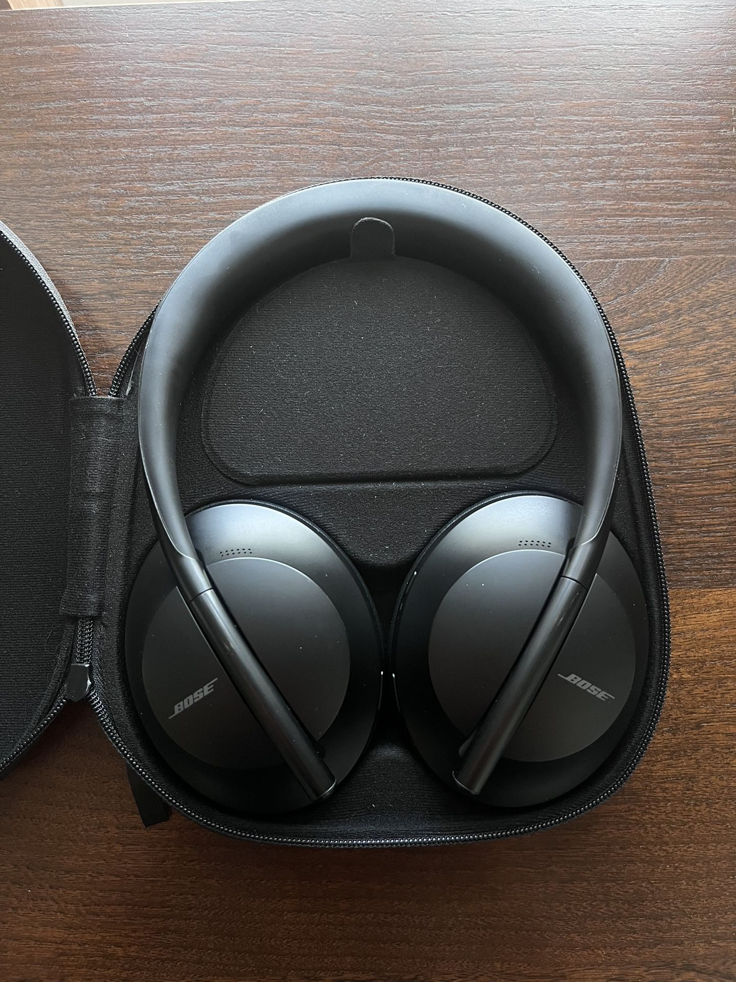 Bose 700NC Headphones Noise Cancelling Bluetooth Wireless Over-Ear Black,New Ear