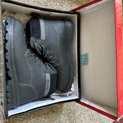 Brand New Childs Size 5 Echo Boots