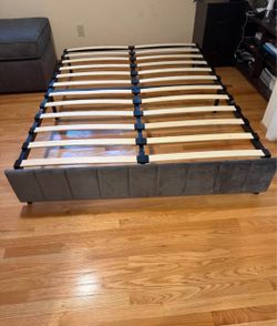 Full-Size Upholstered Bed Frame with 4 Storage Drawers – Great Condition!