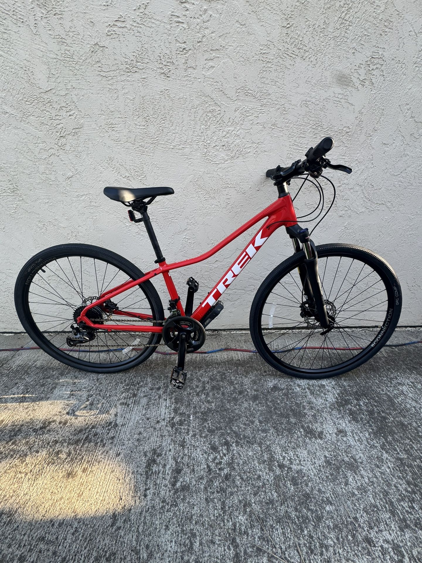 🚲 Trek Dual Sport 1 Gen 5 –Red Hybrid Bike Small