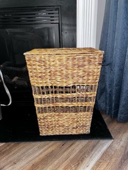Woven Wicker Laundry Hamper with Lid