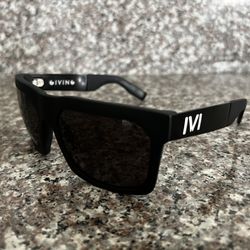 Giving Sunglasses- Matte Black