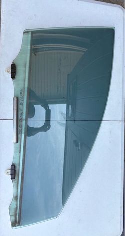 2015 Toyota Corolla Front Right Glass