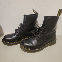 Dr. Martens Size 8