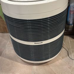 Large round Honeywell room hair cleaner
