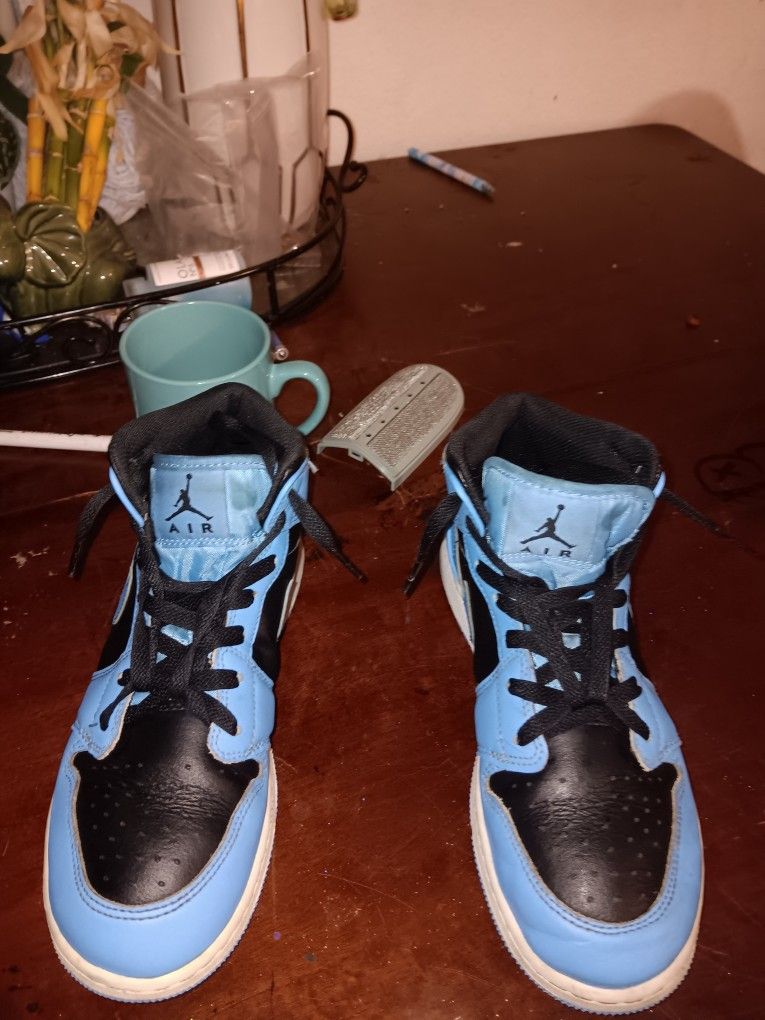 Jordan 1s Mid Blue