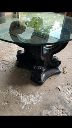 Elegant pedestal table