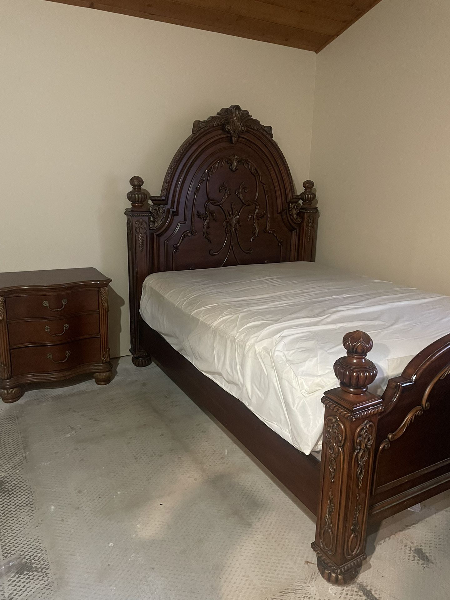 Queen Bed With (2) Nightstands