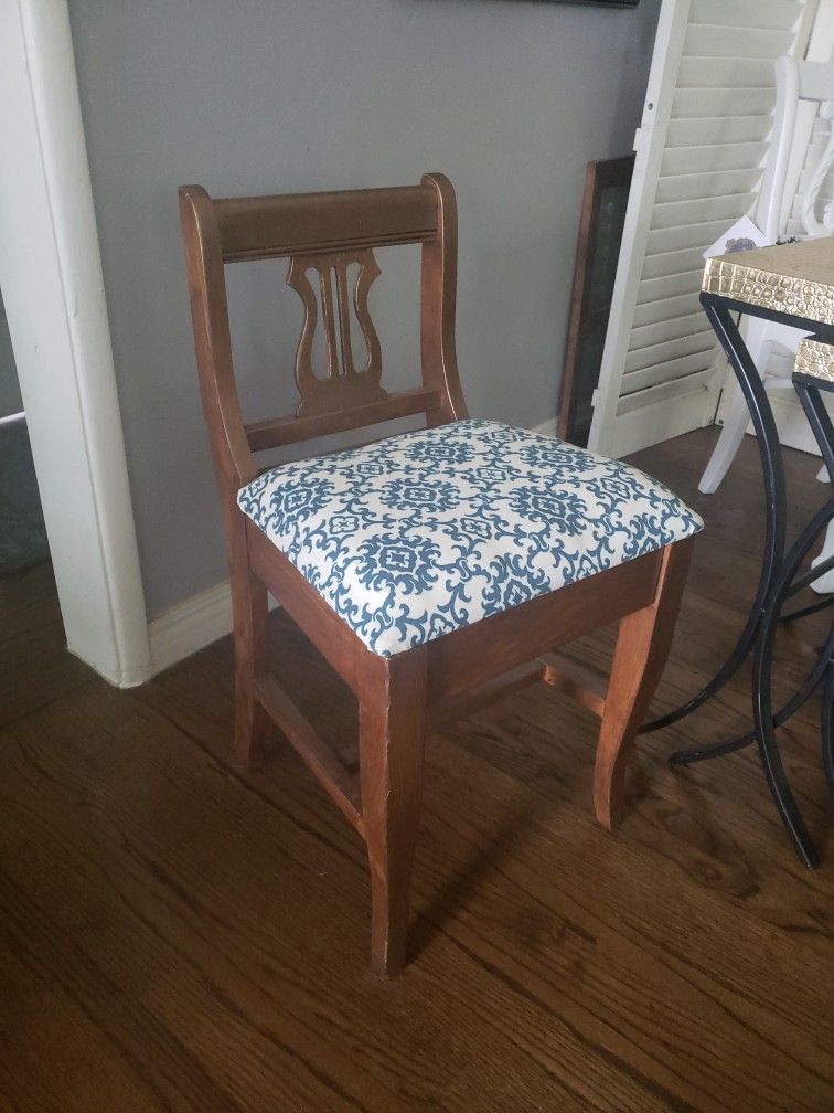 Child's Storage Chair