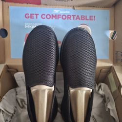 Womens Sketchers-New In Box