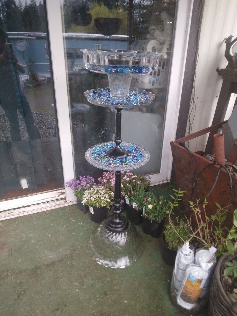 Bird Bath With Solor Fountain