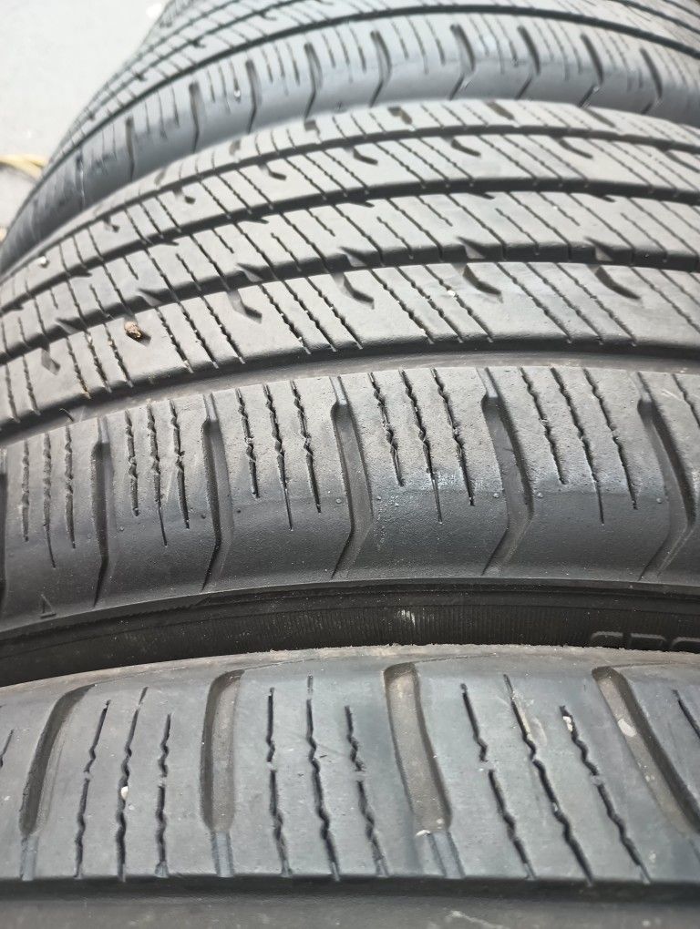 Set American Tourer Sport Touring a/s Tires 235/40/19 . 80% Tread Life. Dot 2023