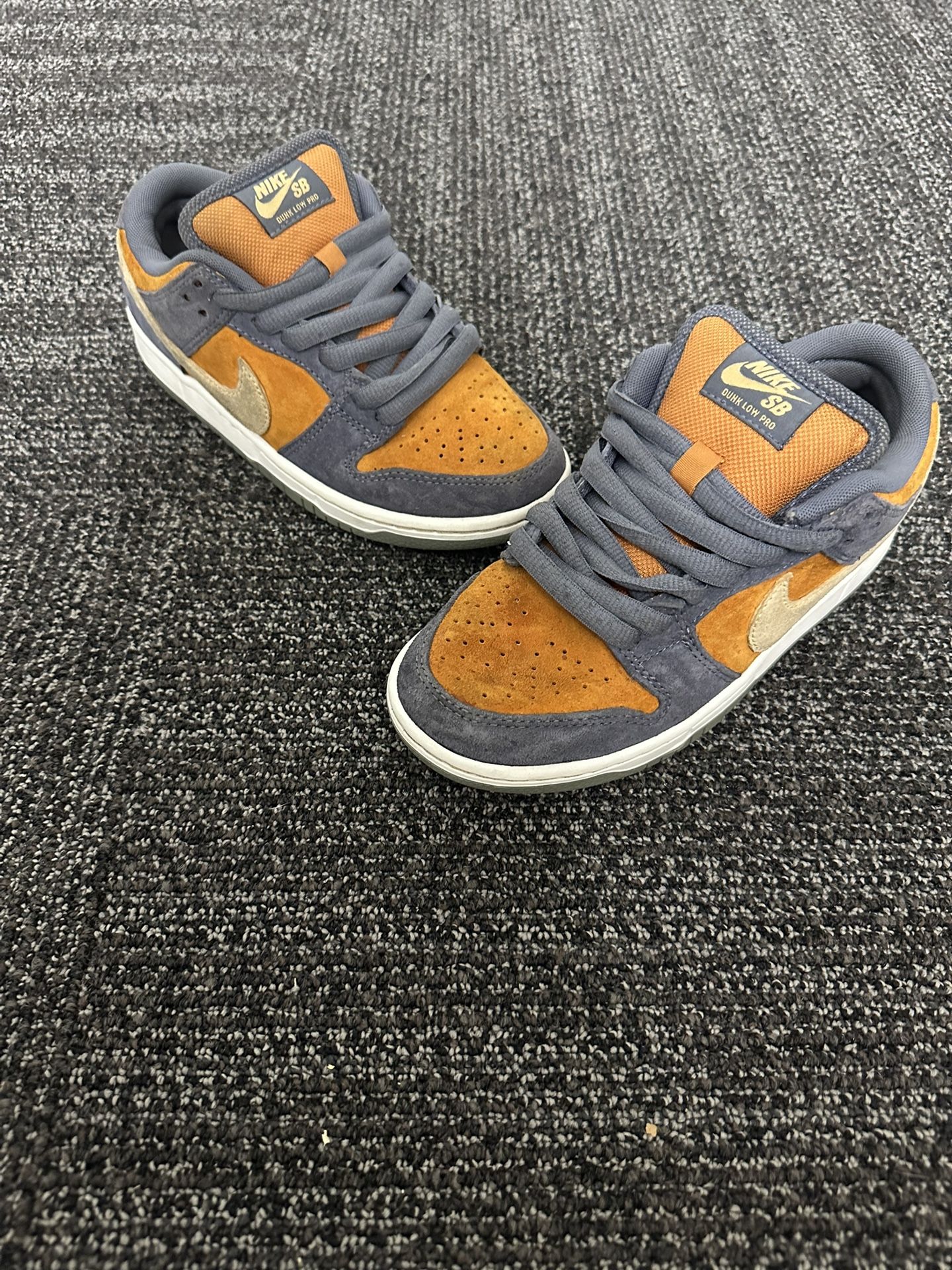 Nike SB Dunk Low Light Carbon /Sesame Monarch Size 4.5 Kids Shoes