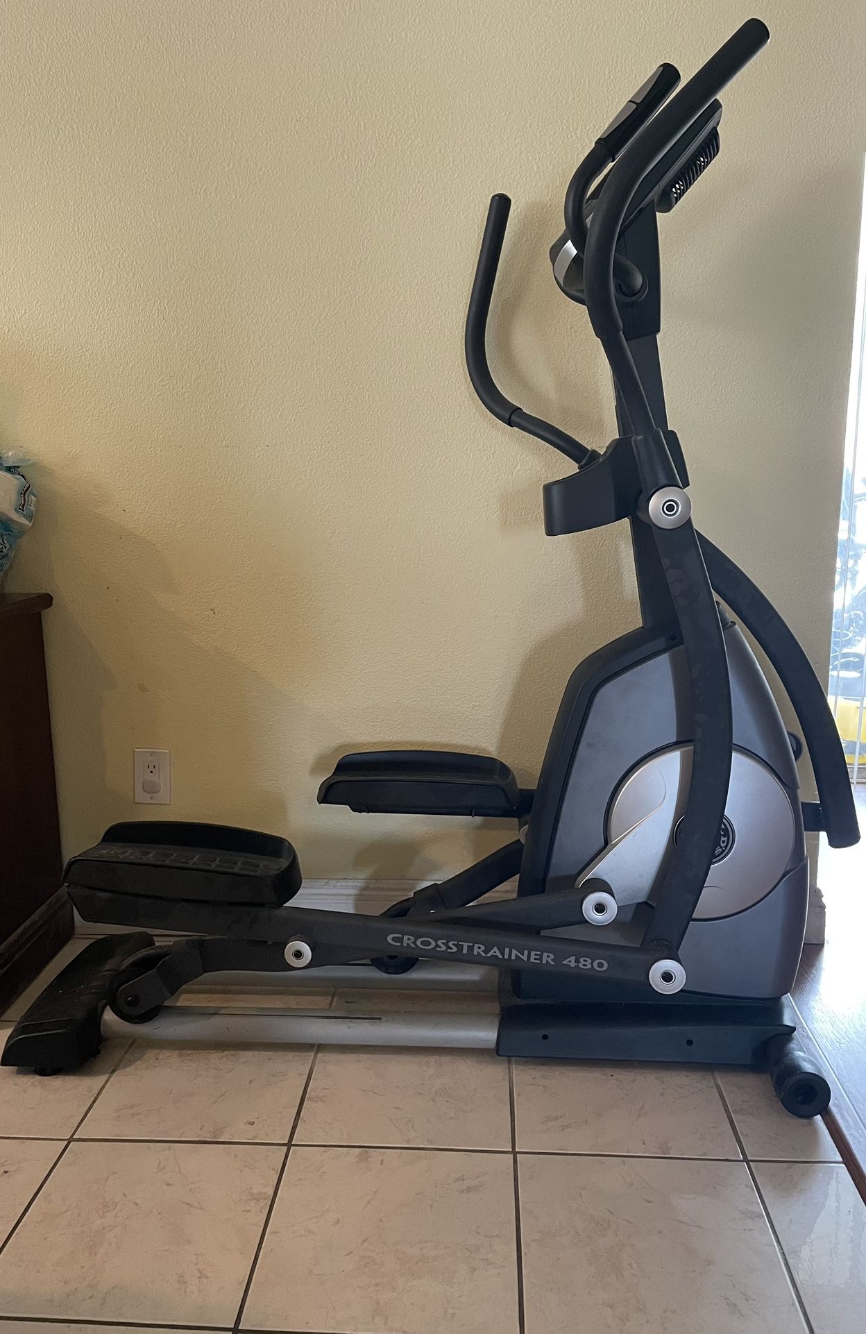 Gold's Gym CrossTrainer 480 Elliptical