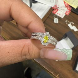 Green Diamond Ring 