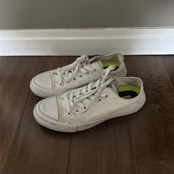 Converse Women’s White Chucks With Lunarlon Size 7