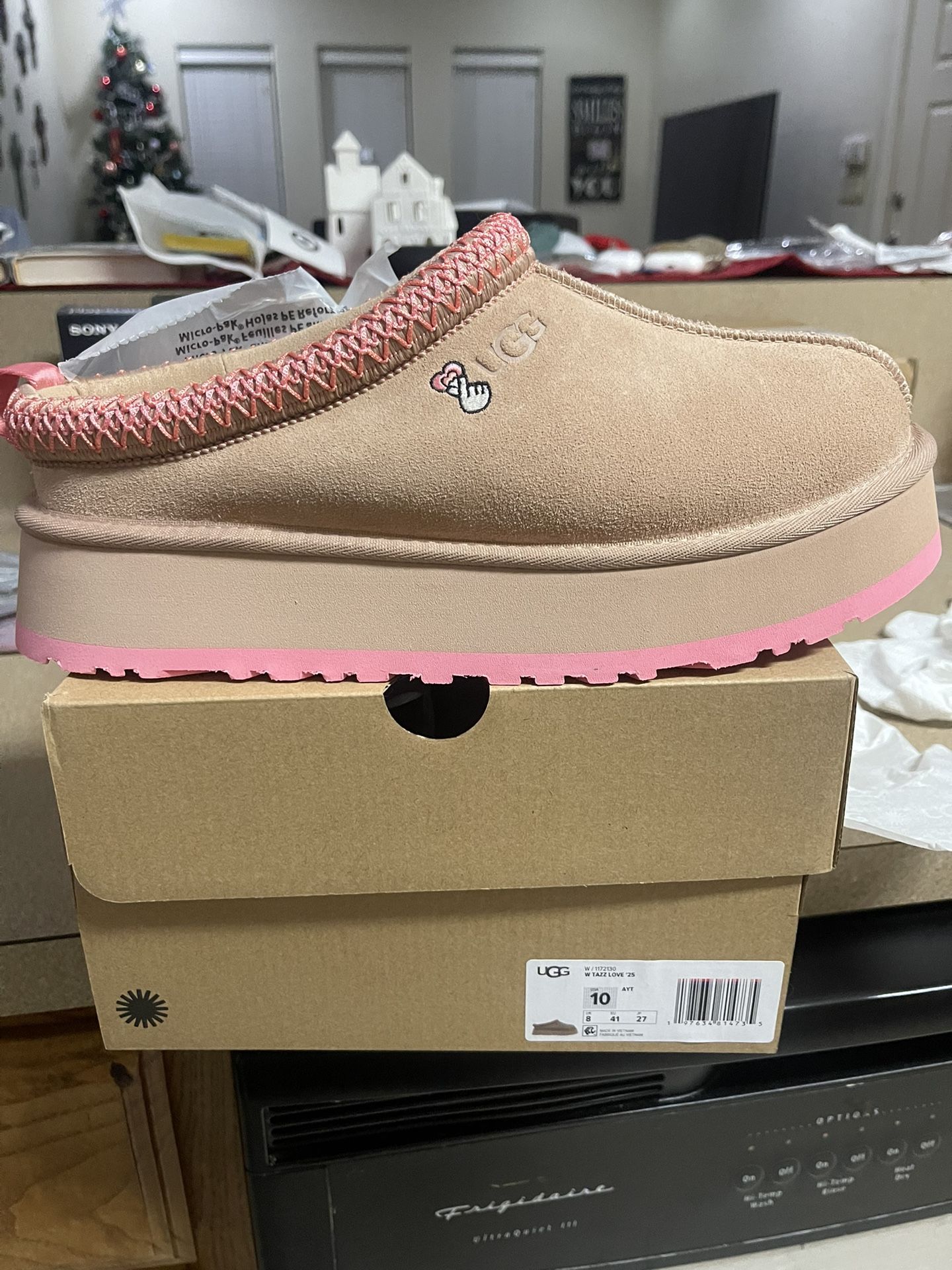 Ugg Tazz Love 2025 Arroyo Tropical Pink 10W $240
