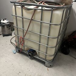 275 Gallon Water Tank 