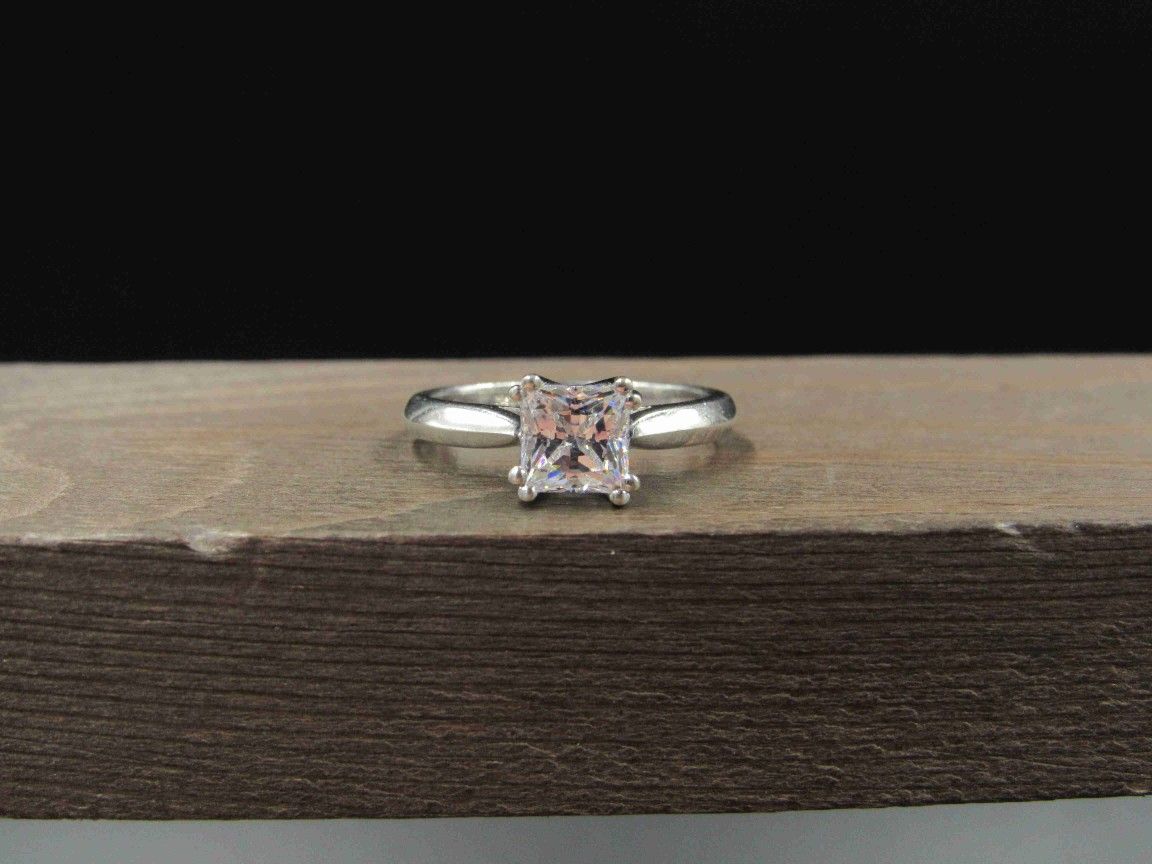 Size 7 Sterling Silver Fancy Square Cubic Zirconia Gem Band Ring Vintage