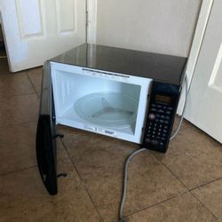Microwave Kenmore 1200 Watts Works Well 