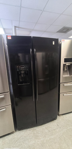 Whirlpool Side‑by‑Side Fridge – Black, Ice & Water Dispenser