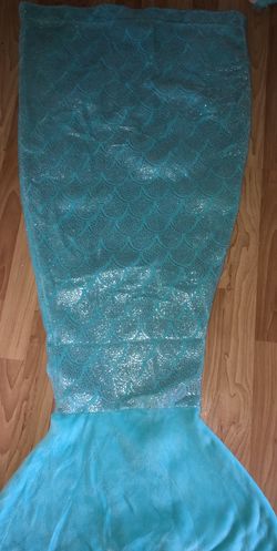 Girls Justice Mermaid Tail Blanket (teal color) like new