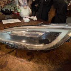 TESLA MODEL S LH HEADLIGHT (FOR PARTS)