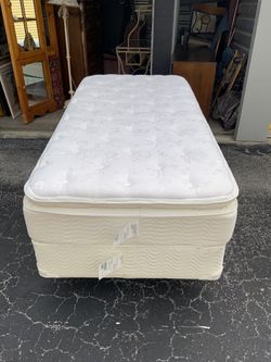 Twin Size Bed (Complete)