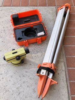 Schneider Optical Builder’s Level with Tripod & Carrying Case