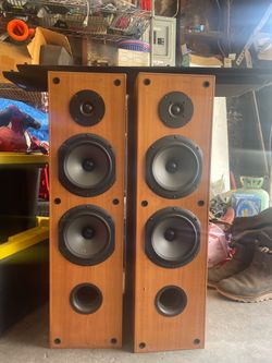 Floor standing speakers