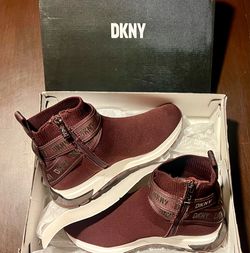 DKNY: Slip On SNEA
