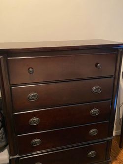 MOVING SALE 5 Drawer Chest of Drawers