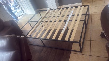 Queen size frame bed