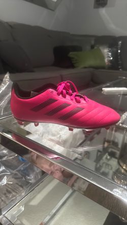 Soccer shoes