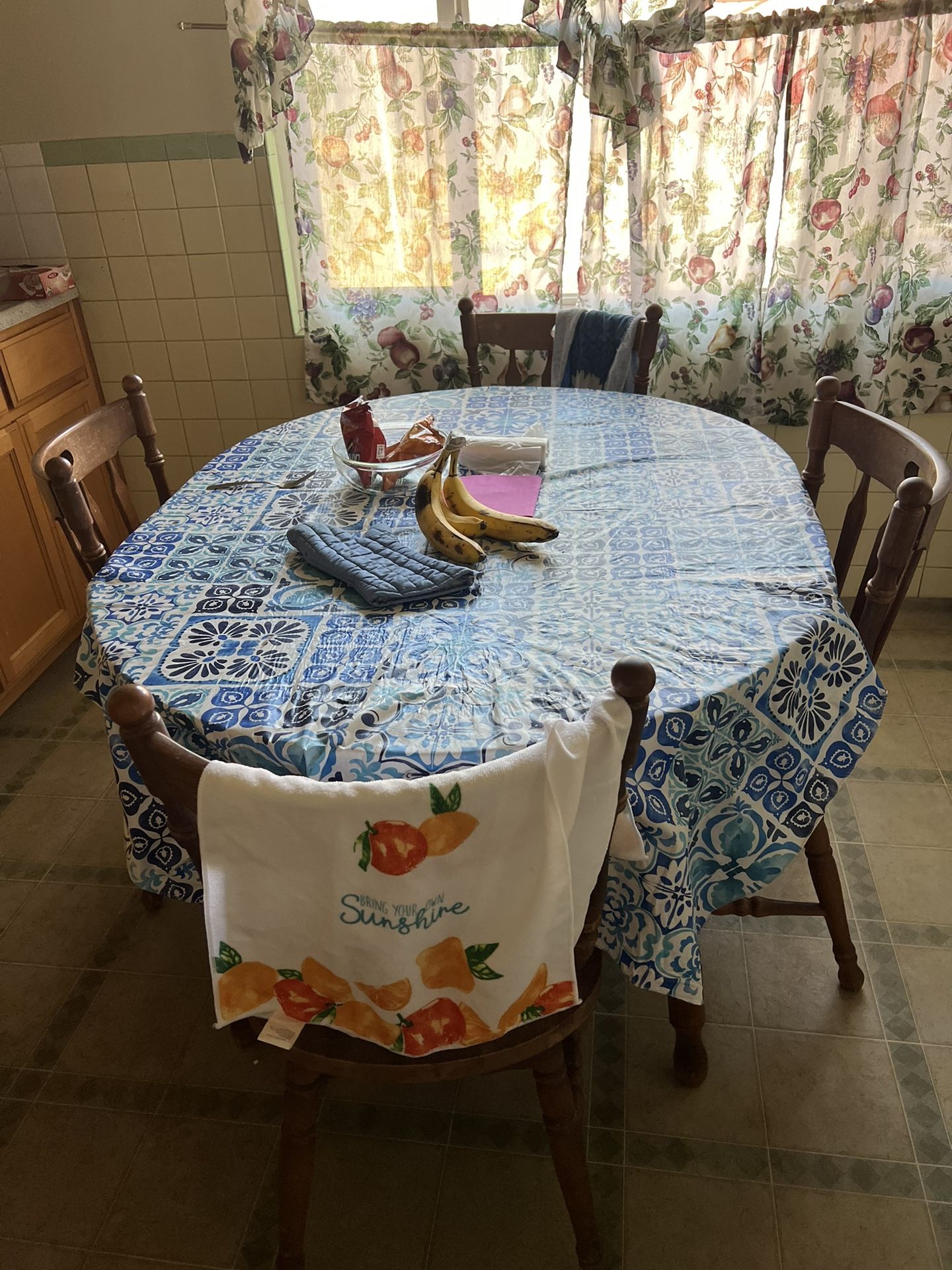 Living Room Furniture & Kitchen Table & Chairs & Twin Bed