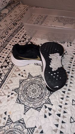 Nikes  Revolution