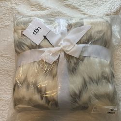 UGG ROSIA THROW BRAND NEW 