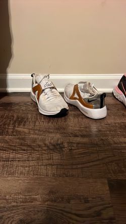 Nike Air Max Bella size 9.5