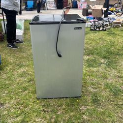 Magic chef Mini Fridge 