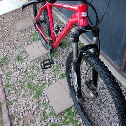 HARO Flightline Mountain Bike 26" / Aluminum Frame Hydraulic Disc Brakes