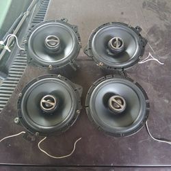 Alpine  Speakers 6.5 Two Pairs 4 Speakers Total. Located In Modesto 