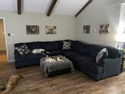 Sectional With (2) Ottomans