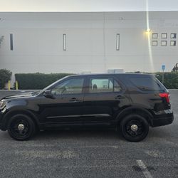 2017 ford explorer 3.7 v6 awd interceptor 104k milles just smog cold ac clean title one owner reg current located in pomona 9o9236I97o runs good no pr